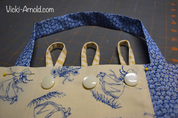 Fat Quarter Bag Tutorial - A simple sewing tutorial to make a bag from three fat quarters.